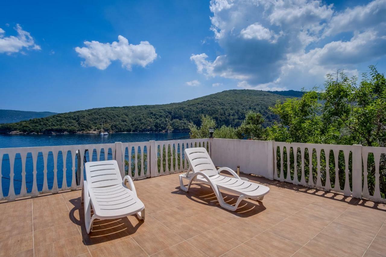 Apartments Valun Zewnętrze zdjęcie